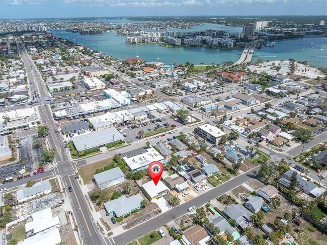 Building Photo - 333 72nd Ave