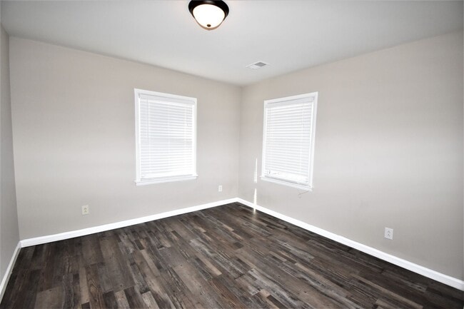 Building Photo - 115 W Fork Dr