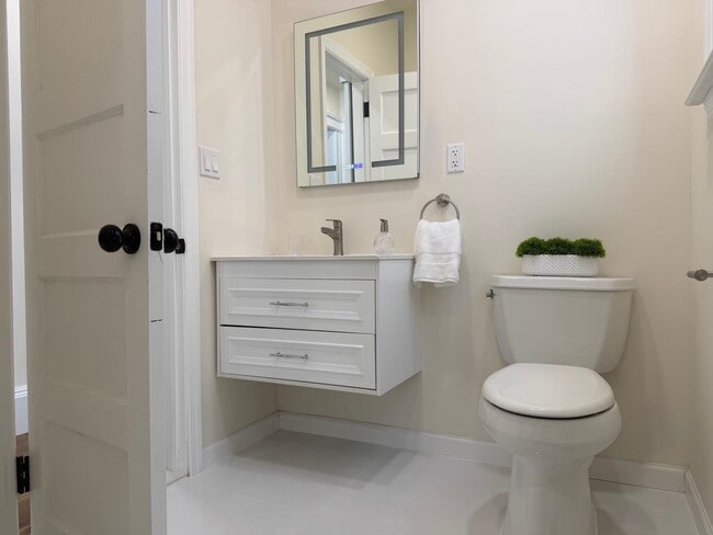 Building Photo - 1918 Kerrigan Ave