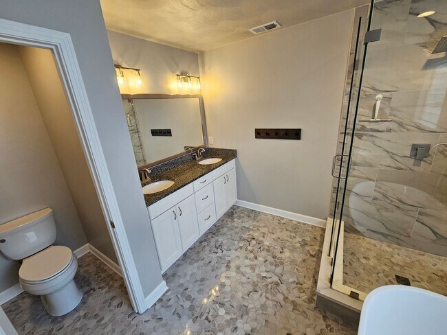 Building Photo - THREE SHIPS LANDING