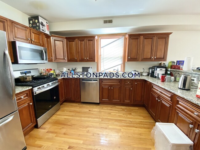 Primary Photo - 102 Allston St