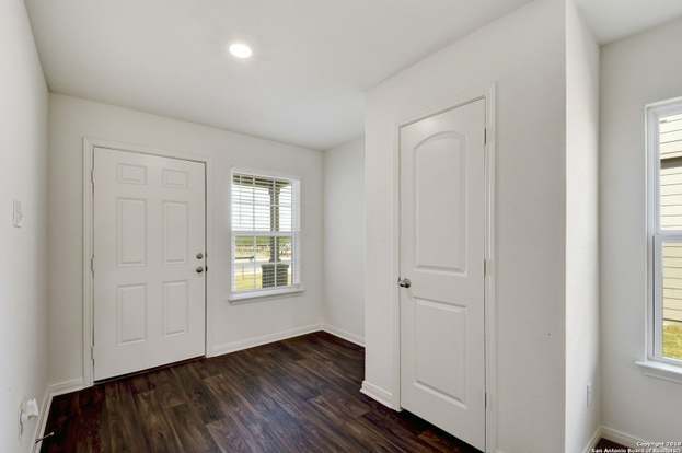 Building Photo - 727 Wonderland Trail