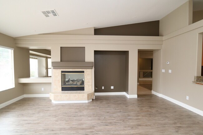 Building Photo - Gorgeous 1 Story Home in Gated Community
