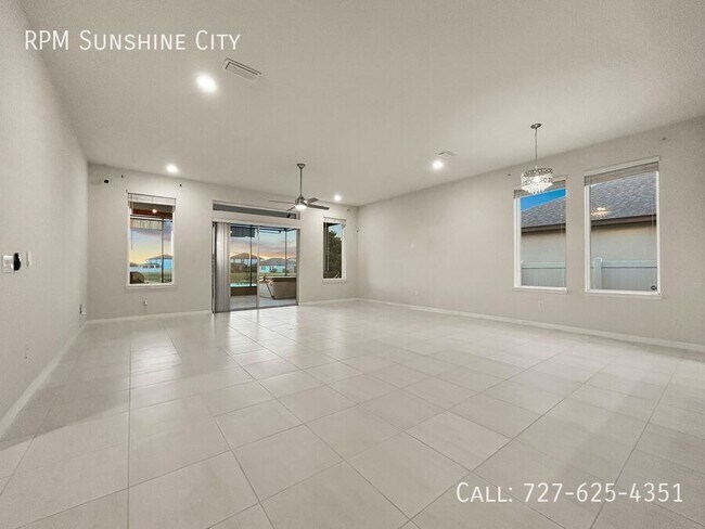 Building Photo - 13413 Palmera Vista Dr