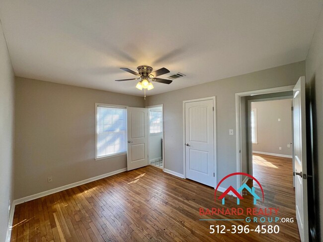 Building Photo - Available NOW: Beautifully Remodeled 3/1.5...