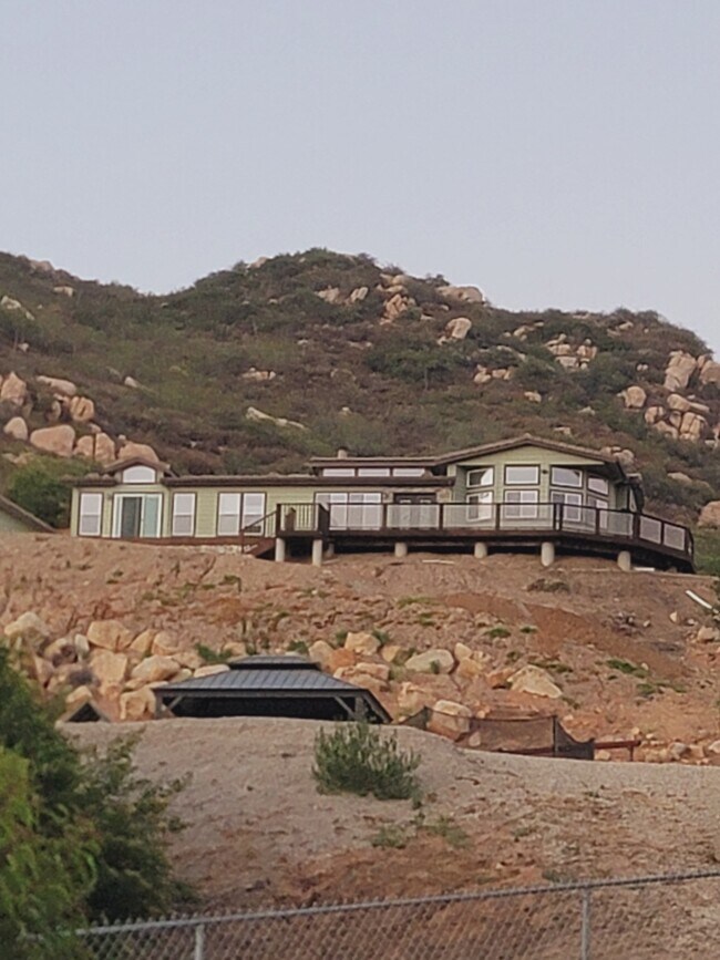 Building Photo - 2828 La Cresta Rd
