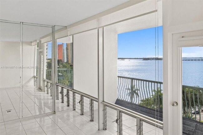 Building Photo - 1408 Brickell Bay Dr