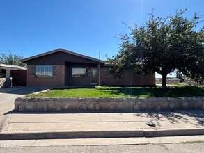 Building Photo - 201 Romeria Dr