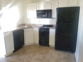 Building Photo - Cute 2-bedroom 1 bath