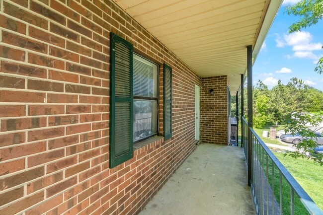 Building Photo - 101 Raintree Ln