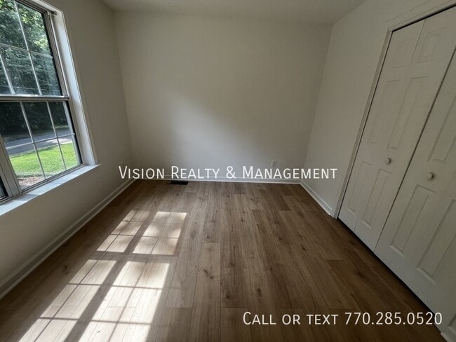 Building Photo - 64 Wooddale Ln