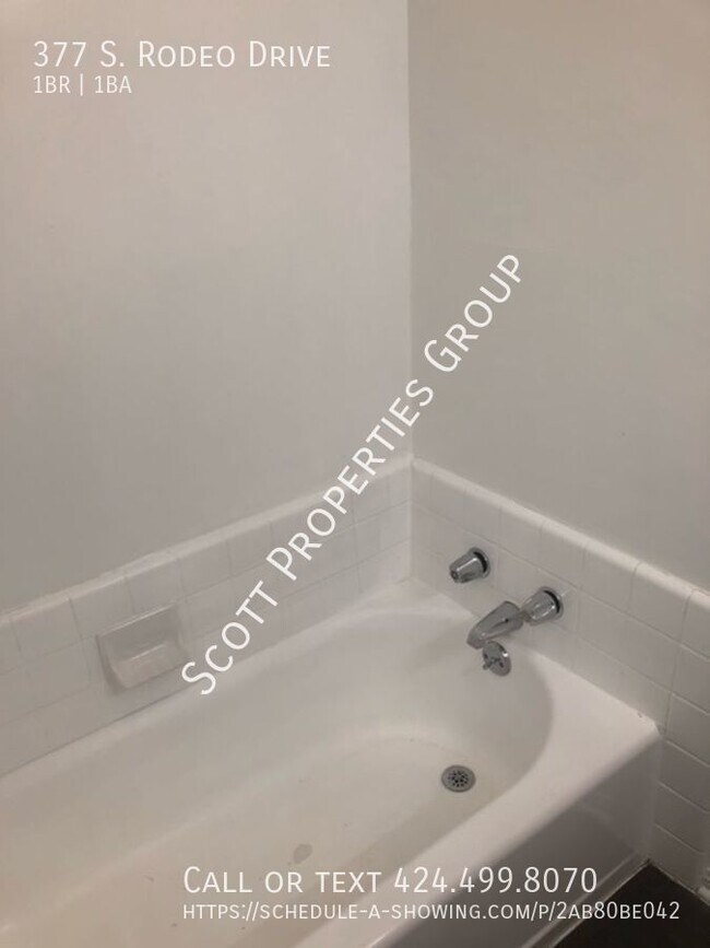 Building Photo - Centrally Located Gorgeous & Spacious 1 Bd...