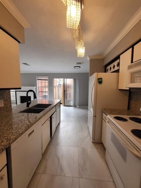 Building Photo - 2211 S Kirkwood Rd