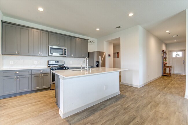 Building Photo - 403 Rain Water Ln