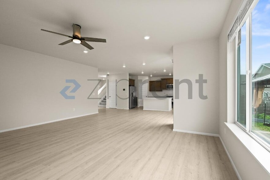 Building Photo - Unit