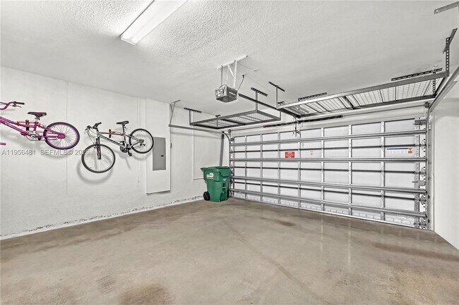 Building Photo - 10250 NW 76th Terrace