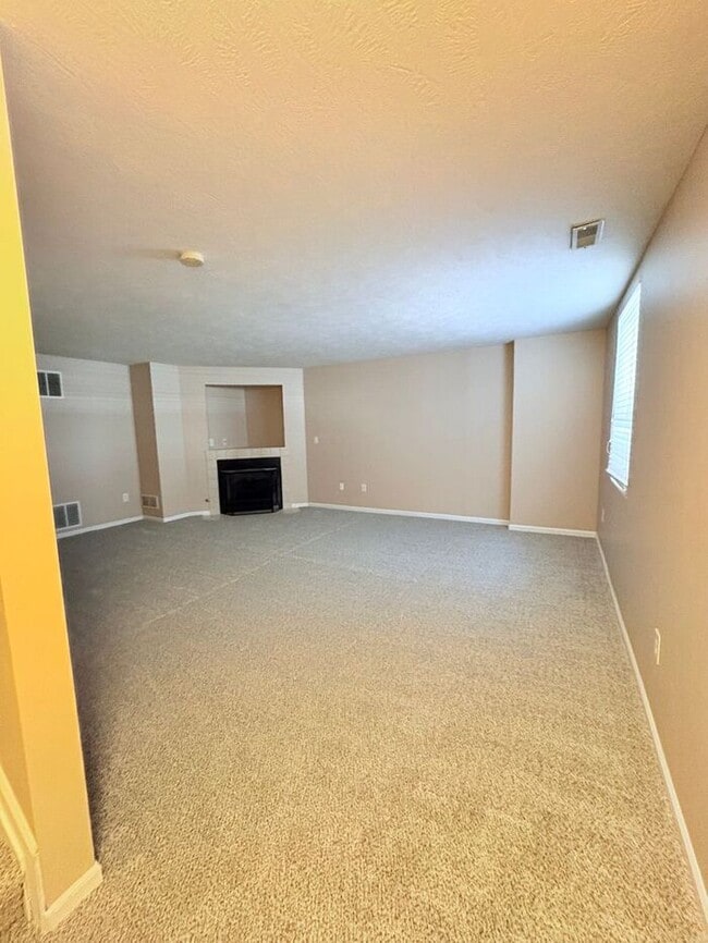 Building Photo - Stunning 2BR 3BA w/ Garage & Central A/C in Westerville!