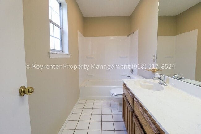 Building Photo - 3 Bed | 2 Bath in East Tulsa!