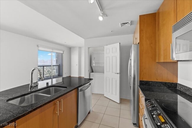 Building Photo - 200 W Sahara Ave