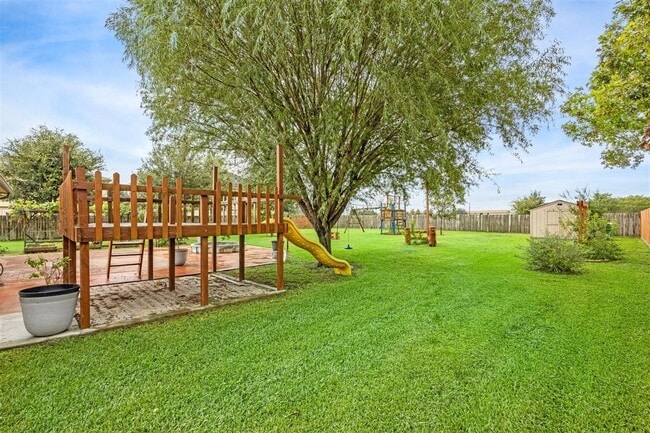 Building Photo - 3402 Fox Ct
