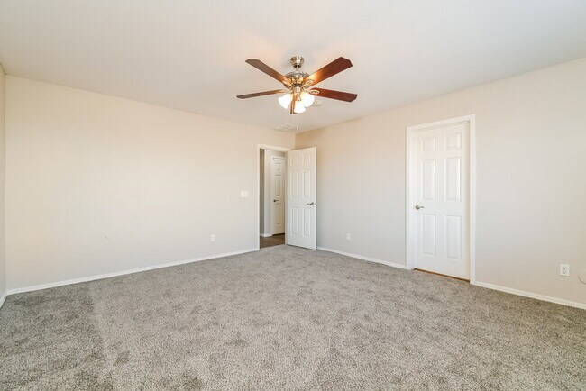 Building Photo - 2552 E Meadow Lark Way