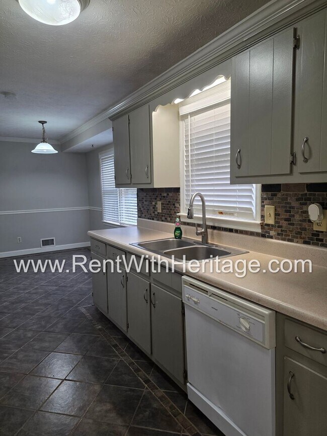 Building Photo - WOW! Fantastic 4Bedroom/ 2 Bath Ranch With All The Upgrades / Great Location / Popular Alexander ...