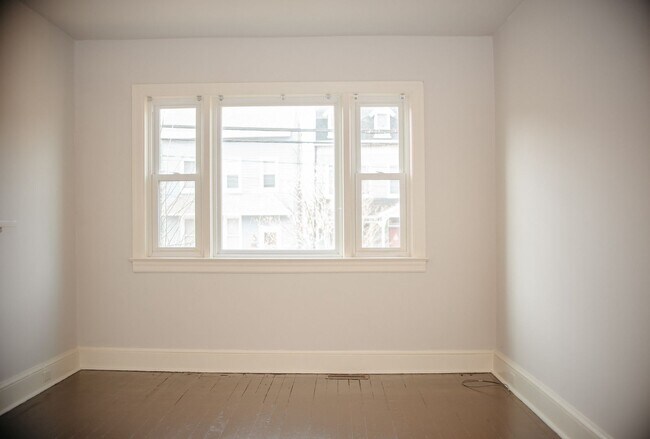 Building Photo - 331 N 3rd St