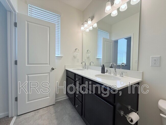 Building Photo - 849 Parc Townes Dr