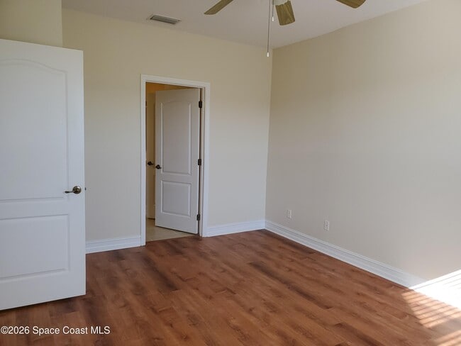 Building Photo - 1045 Venetian Dr