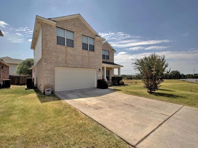 Building Photo - 15104 Fernhill Dr