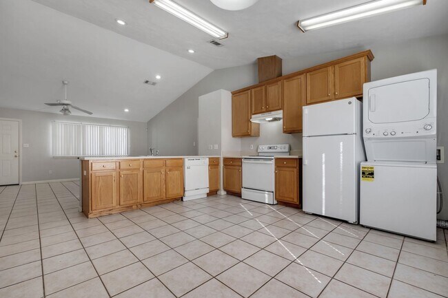 Building Photo - 712 W Brevard St