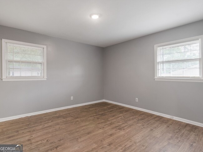 Building Photo - 836 Oakdale Dr