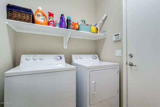 Building Photo - 3 bedroom in Mesa AZ 85209