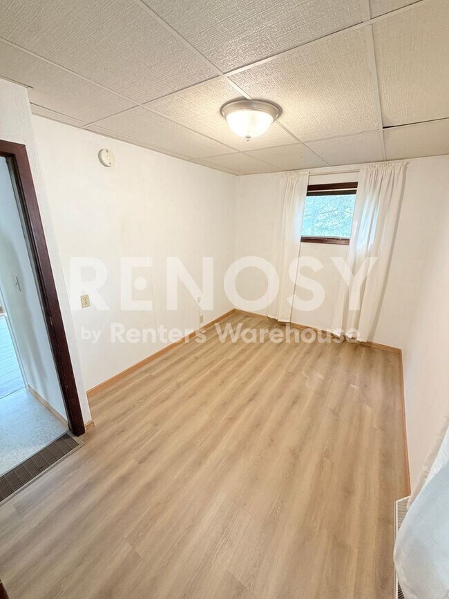 Building Photo - Available Now 3 Bedroom 1 Bath Single Family Home in Winsted