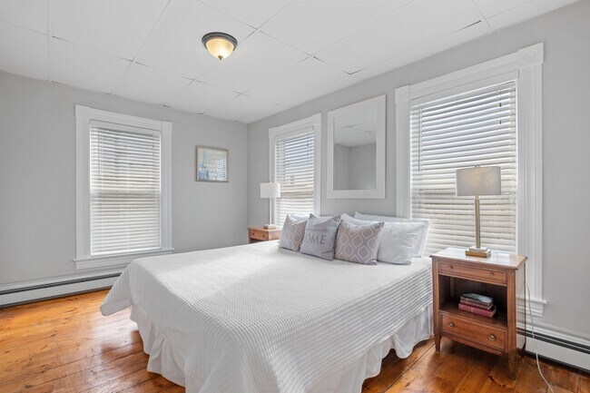 Building Photo - 792 Grove St