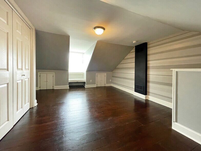 Building Photo - 218 Verbeke Street