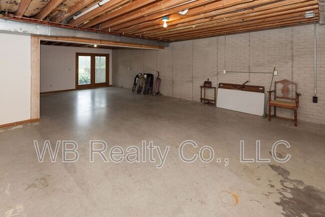 Building Photo - 3882 50th Ave