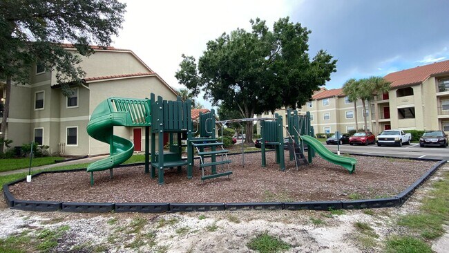 Building Photo - 2 Bedroom, 2 Bath in Kissimmee!