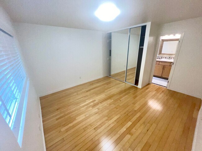 Building Photo - Beautiful 2 Bed / 2 Bath Condo in Prime Hillcrest Location – Near Balboa Park