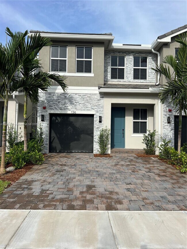 Primary Photo - 136 SW 170th Ave