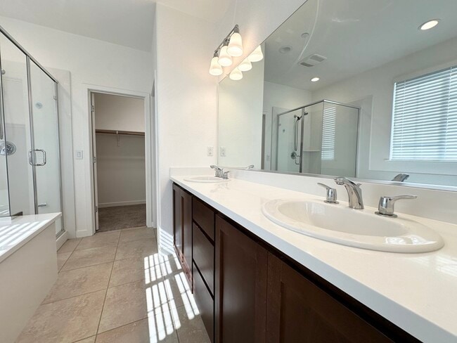 Building Photo - 1008 Oakbriar Cir