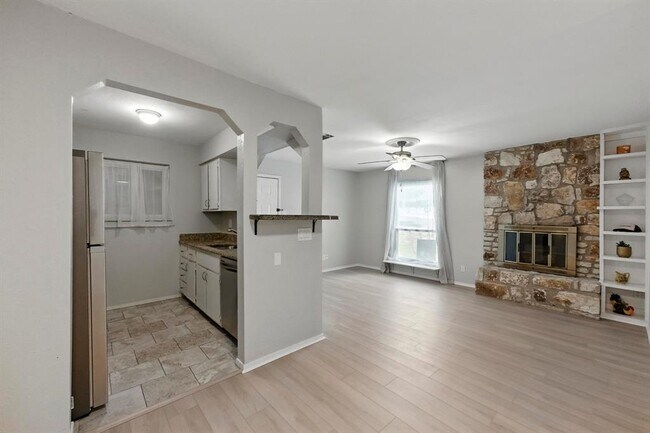 Building Photo - 6903 Deatonhill Dr
