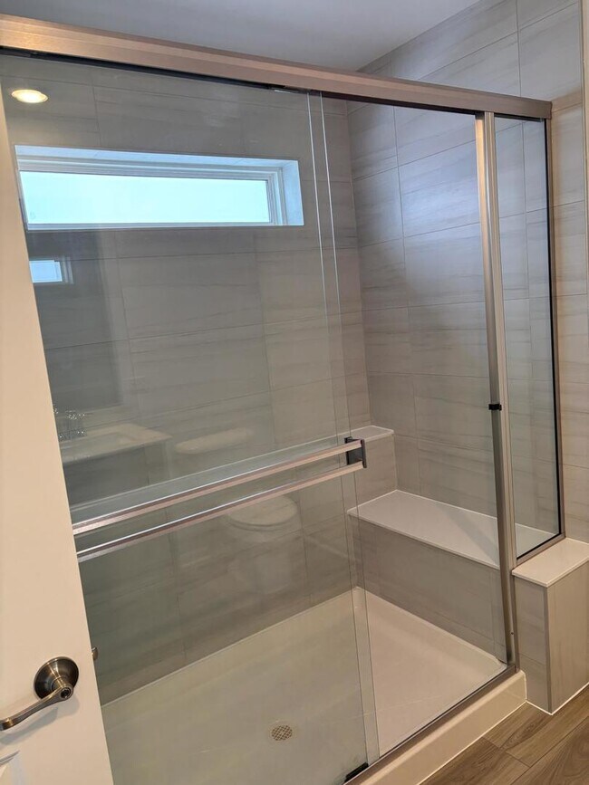 Building Photo - 450 Hathaway Ln