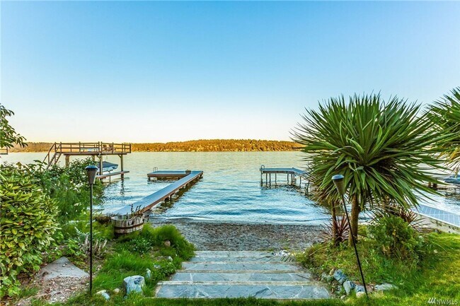 Building Photo - Stunning Lake Sammamish 50 Foot Waterfront...