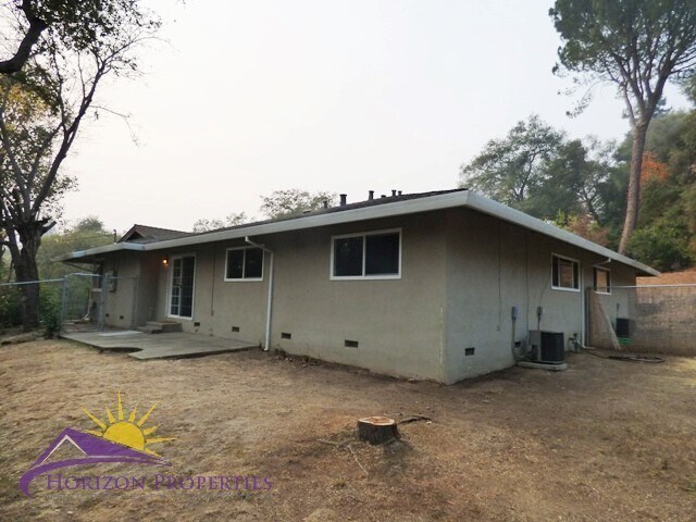 Building Photo - 4000-4002 Earnscliff Ave