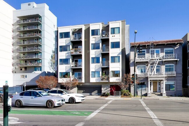 Building Photo - 1524 1st Ave