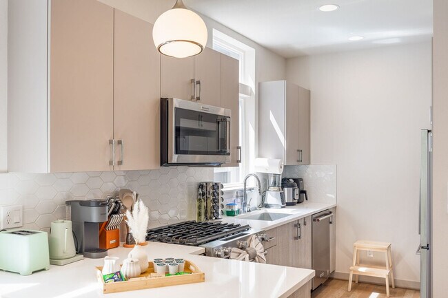 Building Photo - 2114 3rd Ave N