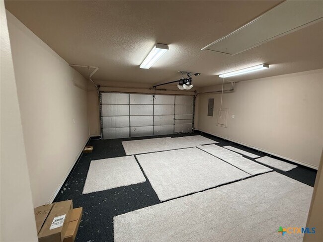 Building Photo - 976 Parkview Dr