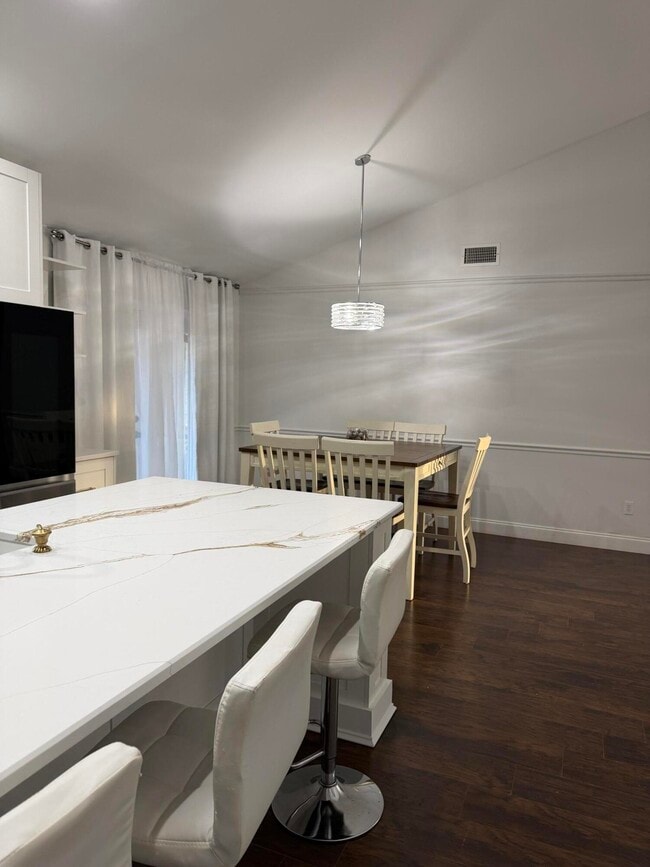 Building Photo - 1532 Primrose Ln