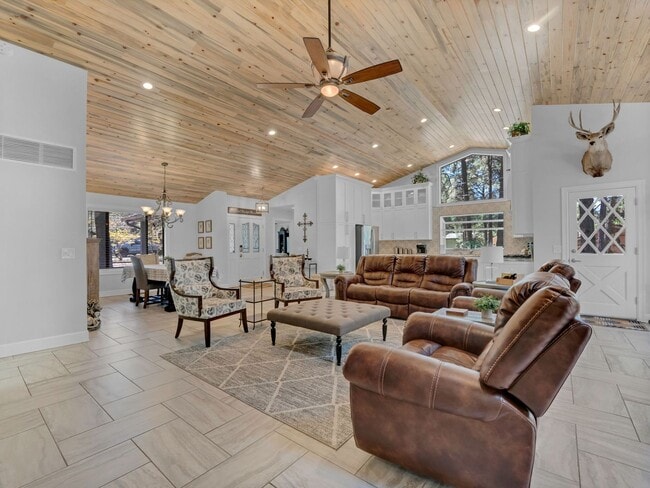 Building Photo - Gorgeous Furnished Country Club Rental